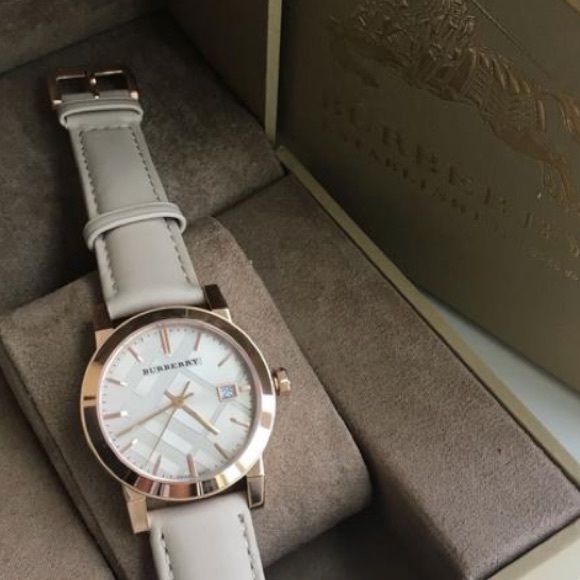 SOLD! Rose Gold/Nude Leather Burberry Watch - Picture 4 of 8